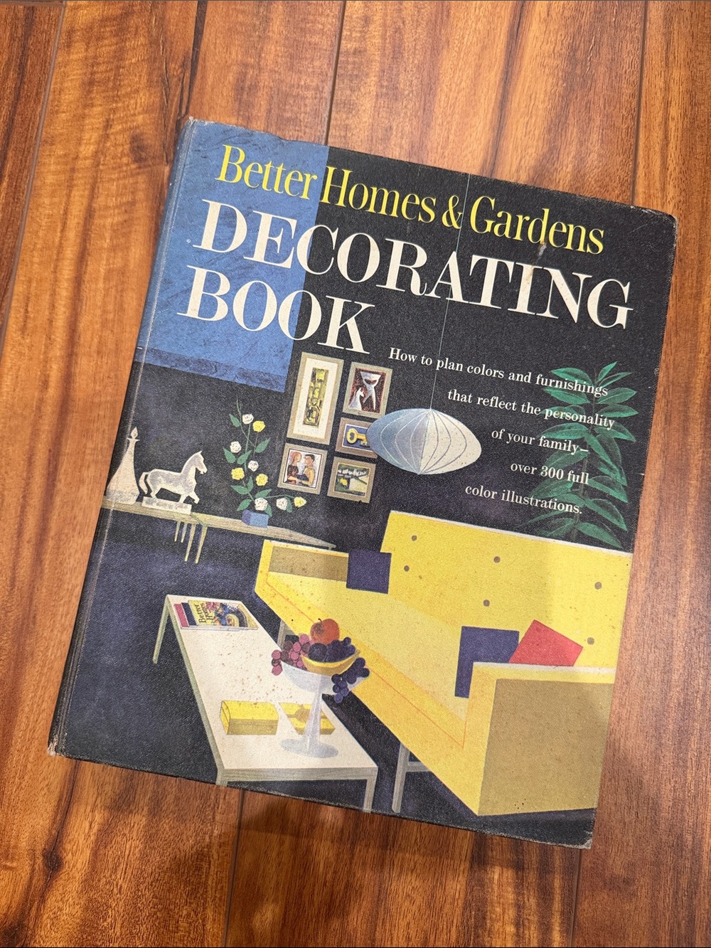Better Homes & Gardens vintage decorating book binder 1961